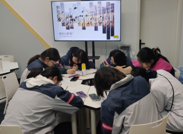 加强学生心理健康教育既要在面上“织布”又要在点上“绣花”