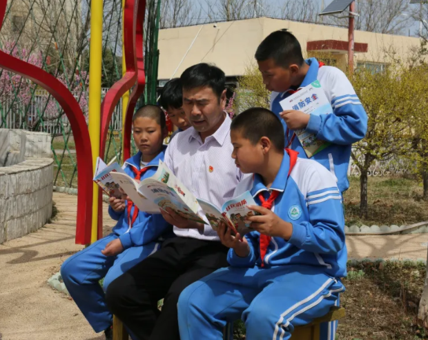 着重学情是教育设计的出发点详案必躬亲板书构系统讲评贵透彻 着重学情是教育设计的出发点详案必躬亲板书构系统讲评贵透彻