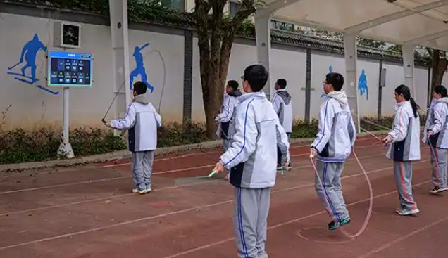 言传身教老师根据本身经历形成的共同个人魅力与鲜明教育风格 言传身教老师根据本身经历形成的共同个人魅力与鲜明教育风格